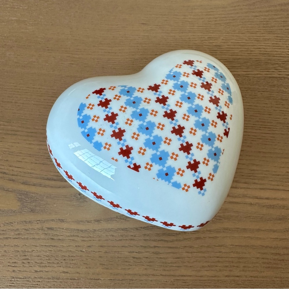 Hutschenreuther Porcelain Heart Shaped Box Cross Stitch Pattern Country Vintage